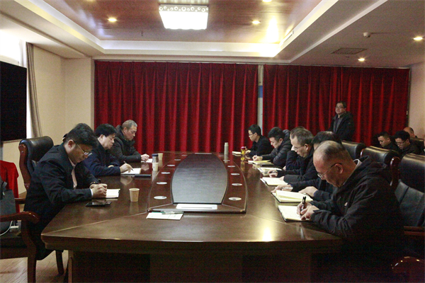 12月2日，9728太阳集团集团党委书记、董事长谢辉，党委委员、副总经理秦建强，经营管理部副主任周恩堂一行来一八六公司开展调研。一八六公司7名领导班子成员和19名中层干部参加了调研会。摄影：郭玉佳 (3).jpg