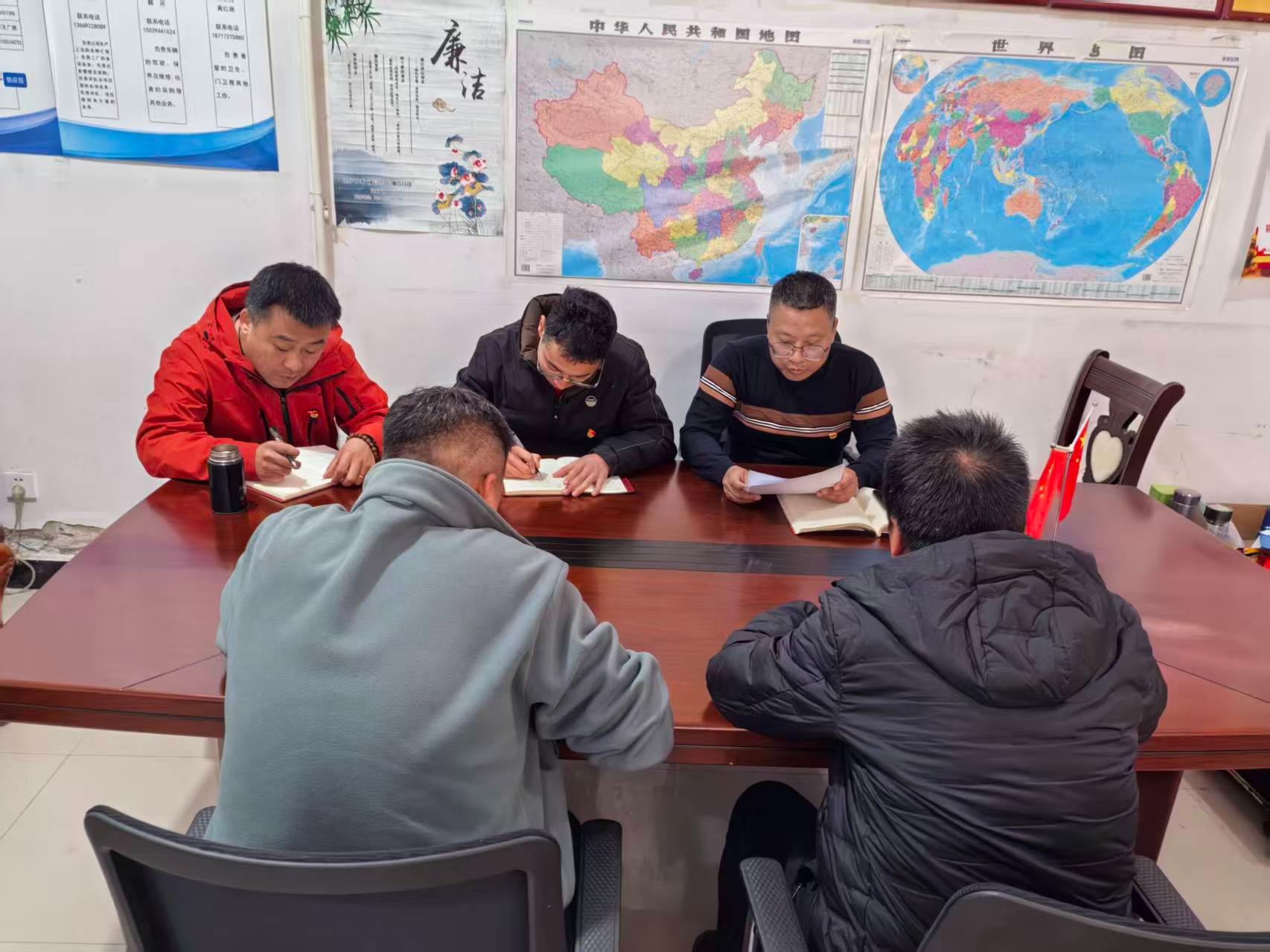 石油项目党支部开展树立和践行正确政绩观学习教育.jpg